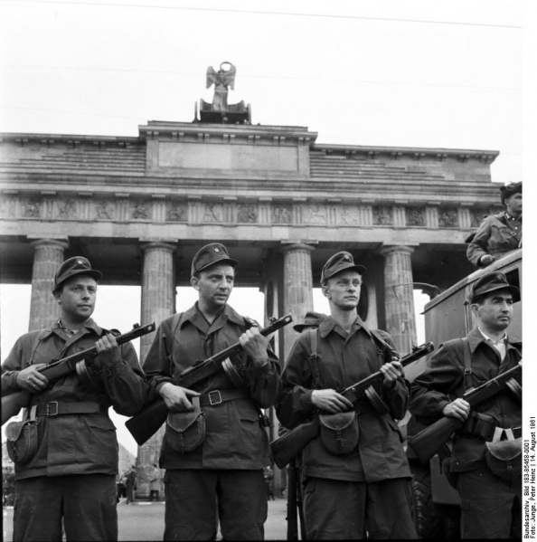 File:Kampfgruppe Brandenburger Tor 14.8.1961.jpg