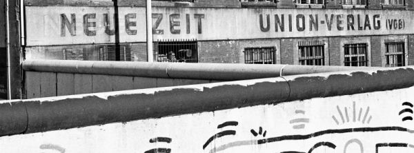 Hauptfoto: File:Druckerei Neue Zeit Zimmerstraße Berlin 1986.jpg